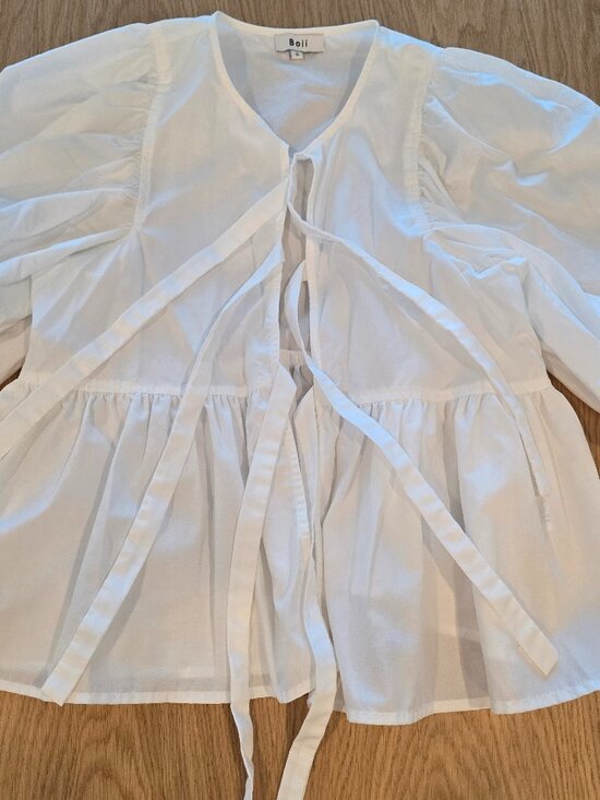 BOII studios Tops - BOII studios poplin blouse with tie front, size small